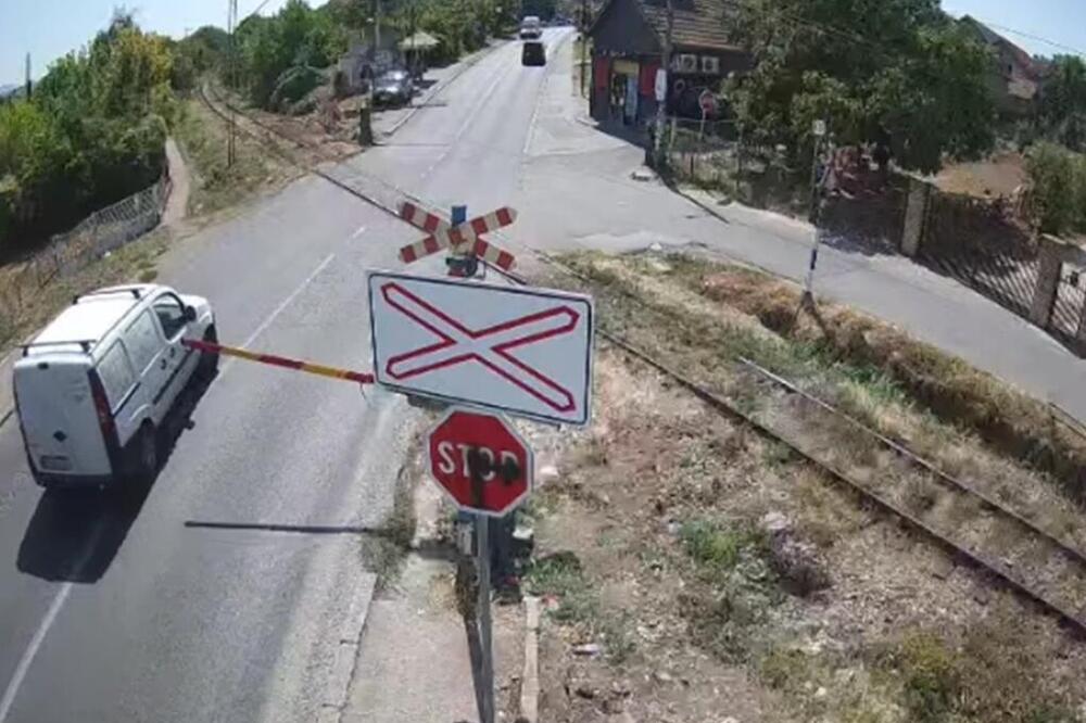 Jeziva scena u Beogradu snimljena kamerom: Železnice Srbije upozoravaju na grešku koja može biti kobna (VIDEO)