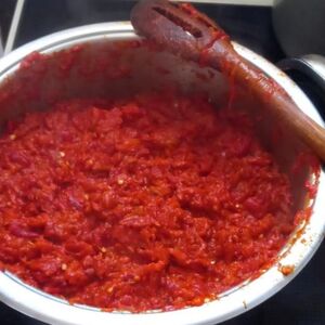 Napravite ajvar iz rerne bez pečenja paprika! Recept idealan za pripremu u stanu