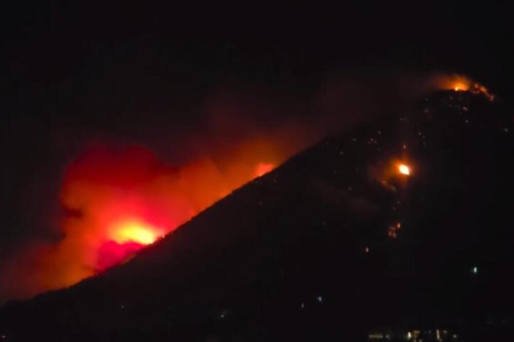 "Situaciјa niјe dobra..." Požar stigao do kuća, meštani napuštaju domove, snimci lede krv u žilama (VIDEO)