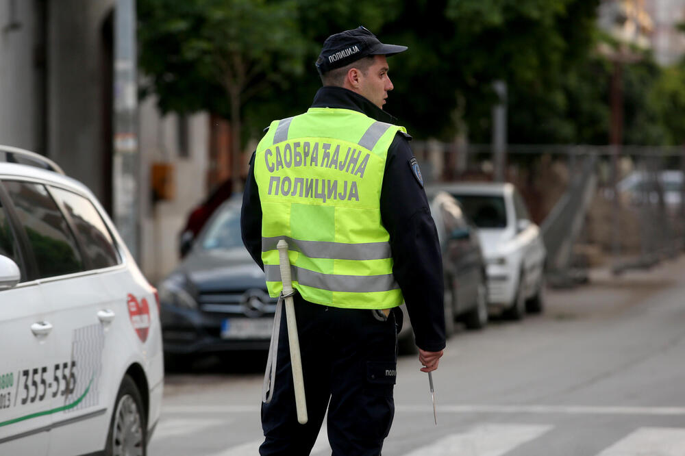 Policija pretresa vozila na putevima ka moru: Češljaju sve turističke autobuse, ovo je razlog!