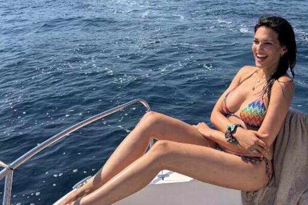 MAJKO SVETA, KAKVA ATOMSKA BOMBA: Voditeljka (40) pokazala jake obline, vreli kadrovi raspametili Srbe