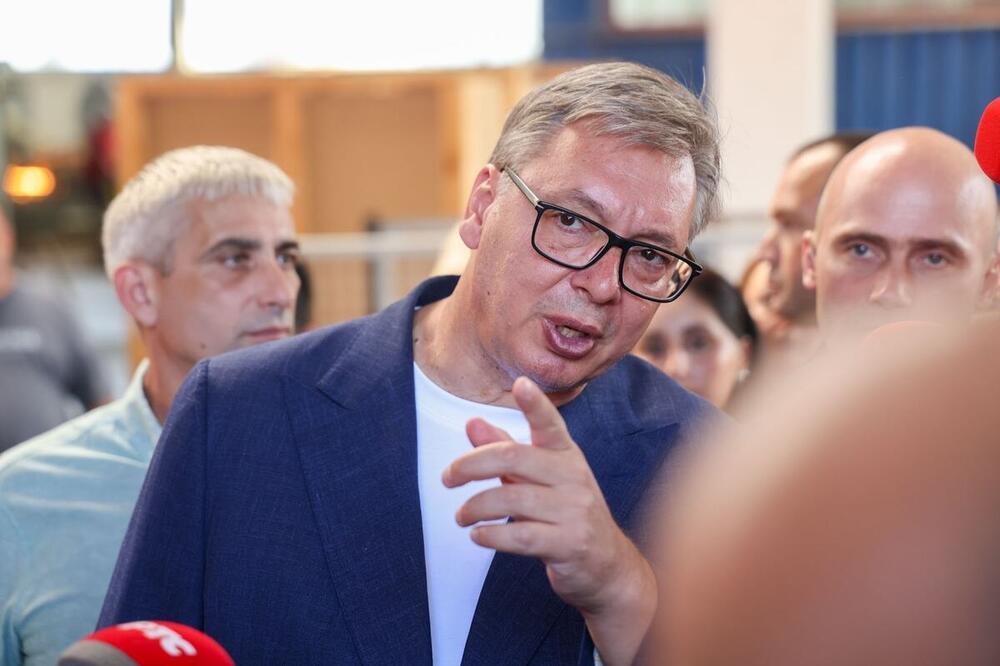 "GIZDAVA, ŠARULJA, ŠARENKA I JAGODA": Vučić se prisetio kako je čuvao krave kao dete, ali to nije sve!