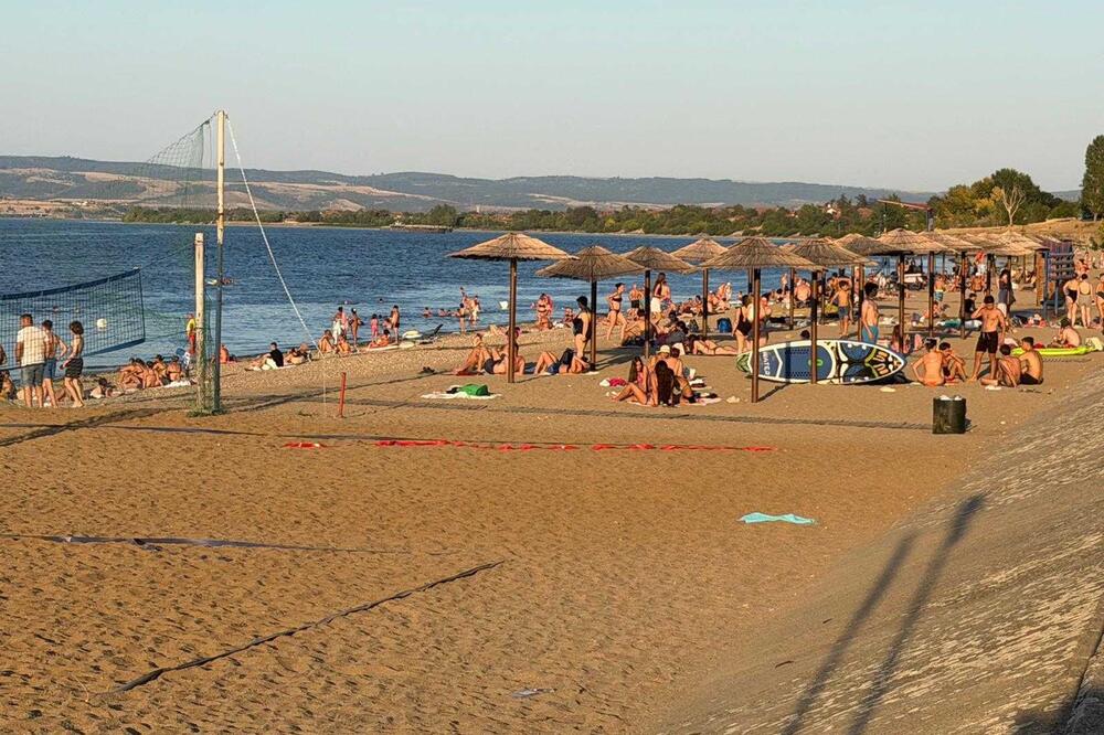 Ovo je srpsko more, građani tu pronalaze spas od vrućina: Gradska plaža u ovom gradu beleži rekordnu posećenost