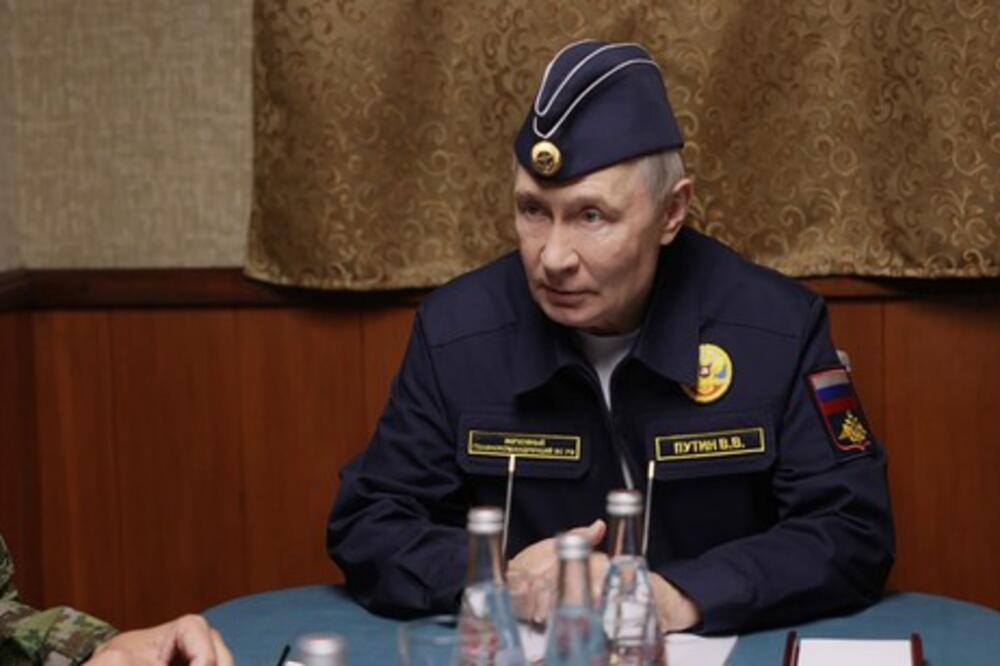 PUTIN U MORNARIČKOJ UNIFORMI NA OSTRVU KOJE JAPAN SVOJATA: Tokio odmah reagovao!