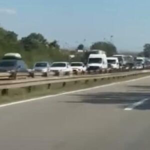 Potpuni kolaps na auto-putu ka Beogradu: Udes kod Velike Plane napravio kilometarske kolone u saobraćaju (VIDEO)