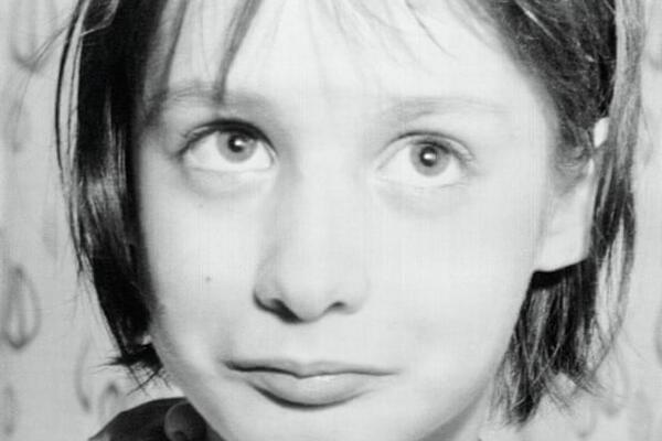 Imala 26 kilograma, NIJE UMELA DA PRIČA, a ruke... 13 godina bila VEZANA ZA NOŠU ILI KREVETAC, iza HORORA BIO ON!
