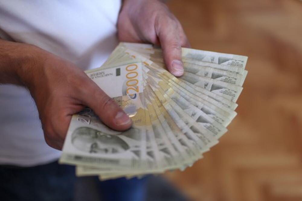 Počela isplata jednokratne novčane pomoći: Ovim građanima Srbije će na račun leći 20.000 dinara
