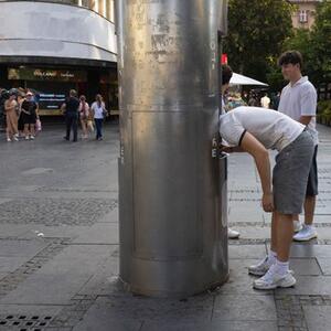 DANAS U SRBIJI SUNČANO I TOPLO VREME! Nakon visokih temepartura sutra stiže preokret, VREME SE KONAČNO MENJA