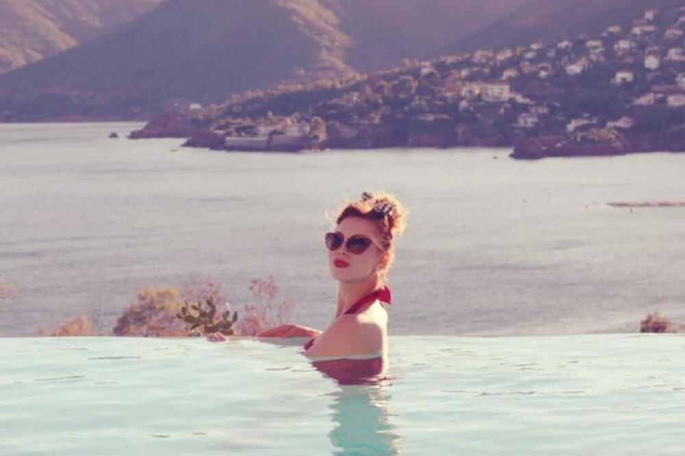 "BILO JE BIZARNO" Aneta otišla prvi put na nudističku plažu, a onda joj je prišao potpuno GO muškarac i ponudio OVO