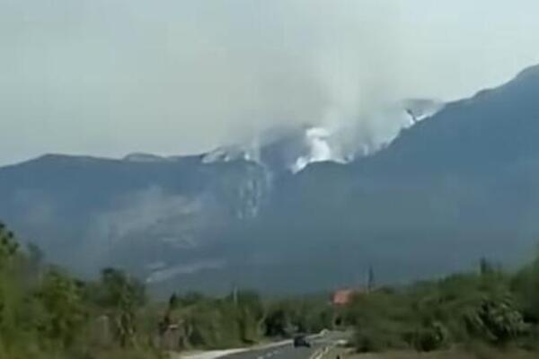 Požar iz Bosne i Hercegovine stigao u Hrvatsku! Gori Dinara, vatrogasci se bore sa vatrenom stihijom (VIDEO)