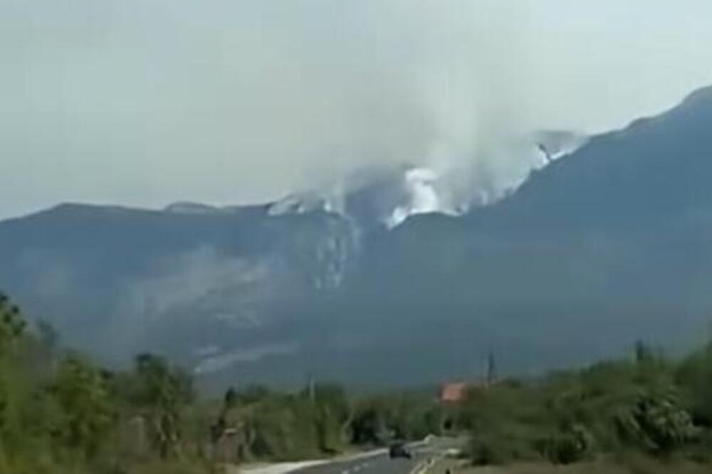 Požar iz Bosne i Hercegovine stigao u Hrvatsku! Gori Dinara, vatrogasci se bore sa vatrenom stihijom (VIDEO)