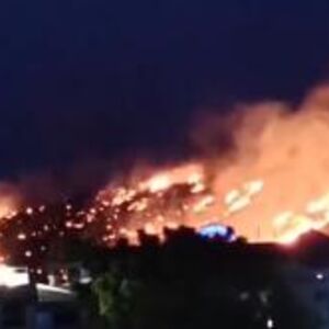 Vatrena stihija stigla nadomak kuća: Veliki požar u ovom letovalištu u Crnoj Gori - gust dim sve prekrio (VIDEO)