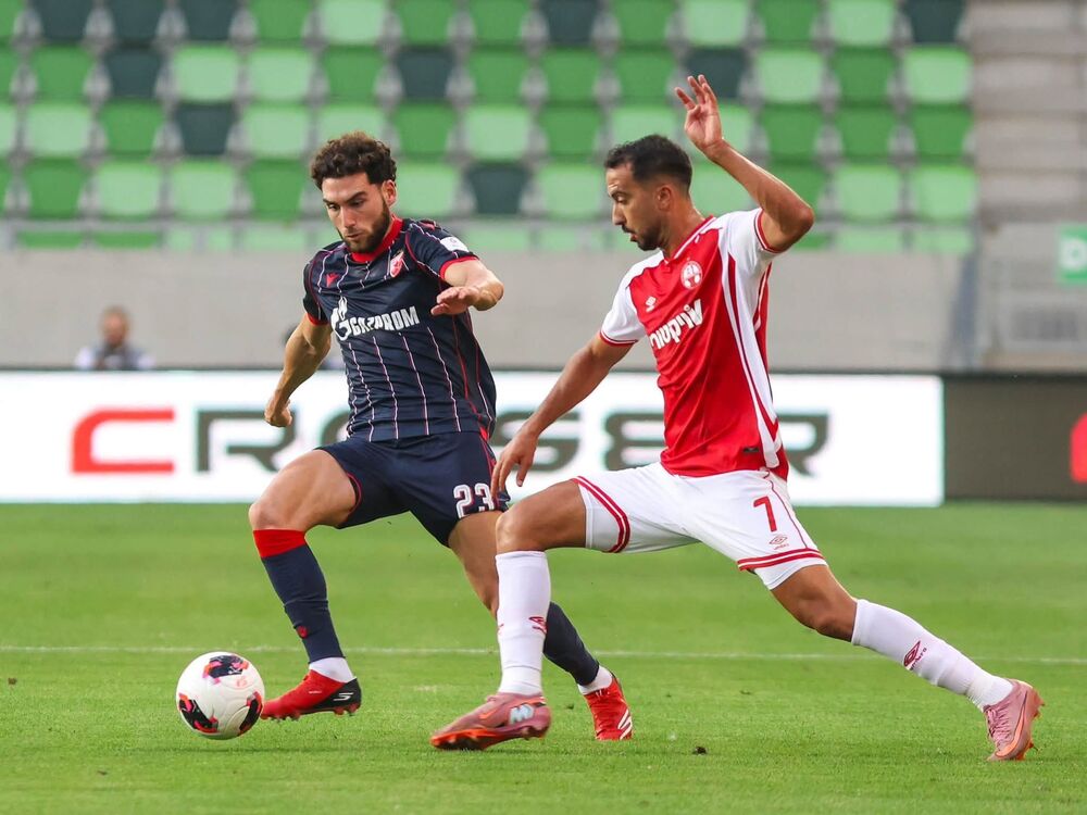 Nair Tiknizjan (levo) na utakmici Hapoel Ber Ševe i Crvene zvezde u kvalifikacijama za Ligu šampiona u sezoni 2026/27