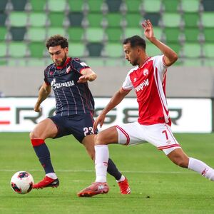 Bivši levi bek oba bratska kluba ponuđen Crvenoj zvezdi kao zamena za Naira Tiknizjana (Foto)