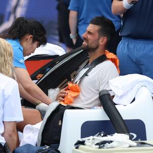 Novak Đoković eliminisan na startu Mastersa u Sinsinatiju - Srbin povraćao, hvatao se za glavu... (Foto)