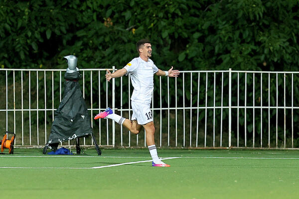 Uroš Miladinović plesom "ugasio romantiku!" Čukarički lider na krilima ofanzivca (Video/Foto)