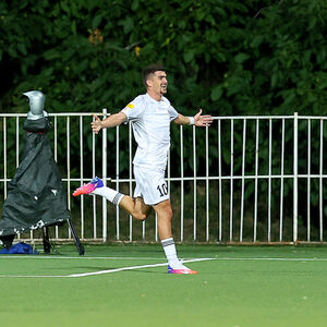 Uroš Miladinović plesom "ugasio romantiku!" Čukarički lider na krilima ofanzivca (Video/Foto)