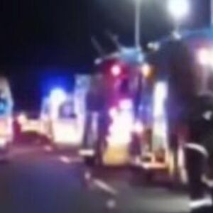 Autobus sledeo u jarak, pa se prevrnuo: Sumnja se da je OVO uzrok stravične nesreće u Mađarskoj, uhapšen vozač