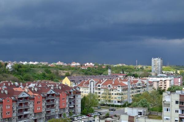 Velika promena vremena u Srbiji kreće večeras! Prvo 36 stepeni, a onda naglo počinje jako zahlađenje, grmljavina..