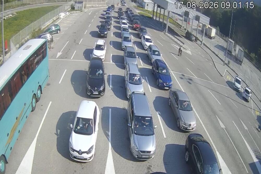 Nepregledne kolone u tri trake ka Crnoj Gori: Kraj se ne nazire, vozači, spremite se za pakao (FOTO)