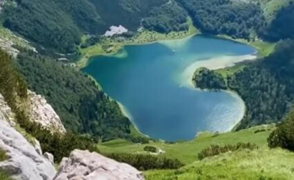 Jezero u obliku srca je jedno od najlepših na Balkanu: Savršen izbor za sve koji vole avanturu