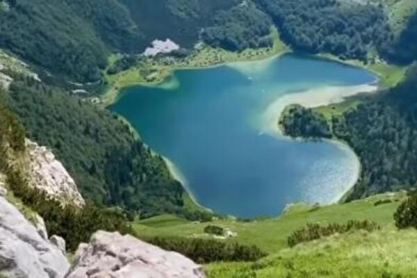 Jezero u obliku srca je jedno od najlepših na Balkanu: Savršen izbor za sve koji vole avanturu