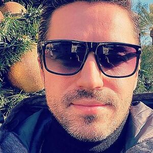 NAŠEG VODITELJA DEVOJKA OPTUŽILA ZA NASILJE PA JE OTIŠAO U AMERIKU: Posle 10 godina se vratio, evo šta je uradio