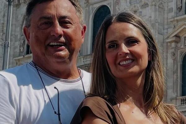 VOJA NEDELJKOVIĆ ZALJUBLJEN DO UŠIJU: Putuje sa skoro dve decenije mlađom, evo čime se ona bavi (FOTO)