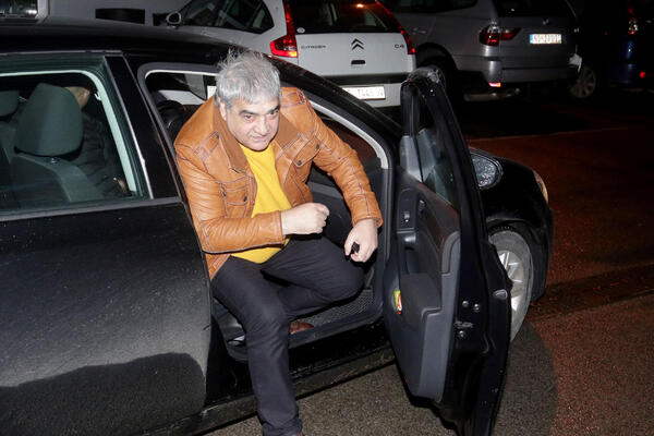ŽIVI U KUĆI OD SUVOG ZLATA, A KAD VIDITE ŠTA IMA OD ŠKOLE SAMO ĆETE SE PREKRSTITI: Isplivali frapantni podaci
