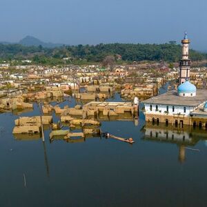 Voda se povukla, pa OTKRILA ČITAVO SELO! Godinama je bilo POTOPLJENO, a sada... Nerealni prizori OBILAZE PLANETU!