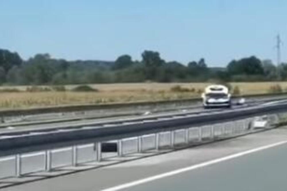 Kamion pokosio čoveka na auto-putu: Od siline udarca završio u drugoj traci, detalji nesreće na Milošu Velikom