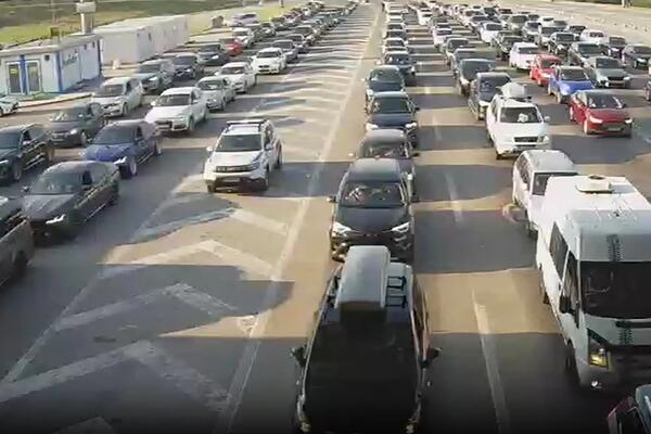 PRELAZAK GRANICE SADA MOŽE DA VAS KOŠTA 300 EVRA! Kolaps na ulazu u Srbiju, vozači čekaju satima, ovo je RAZLOG