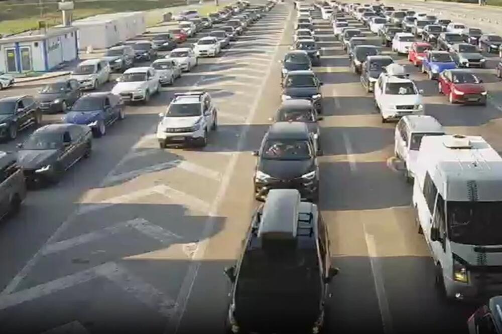 PRELAZAK GRANICE SADA MOŽE DA VAS KOŠTA 300 EVRA! Kolaps na ulazu u Srbiju, vozači čekaju satima, ovo je RAZLOG