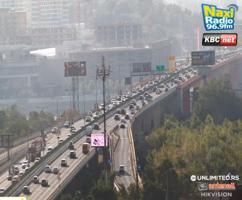 BEOGRAĐANI SE DEFINITIVNO VRAĆAJU SA ODMORA! Gužve iznenadile vozače, mnogi će danas zakasniti na posao! (FOTO)