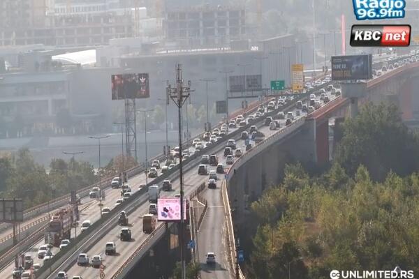 BEOGRAĐANI SE DEFINITIVNO VRAĆAJU SA ODMORA! Gužve iznenadile vozače, mnogi će danas zakasniti na posao! (FOTO)