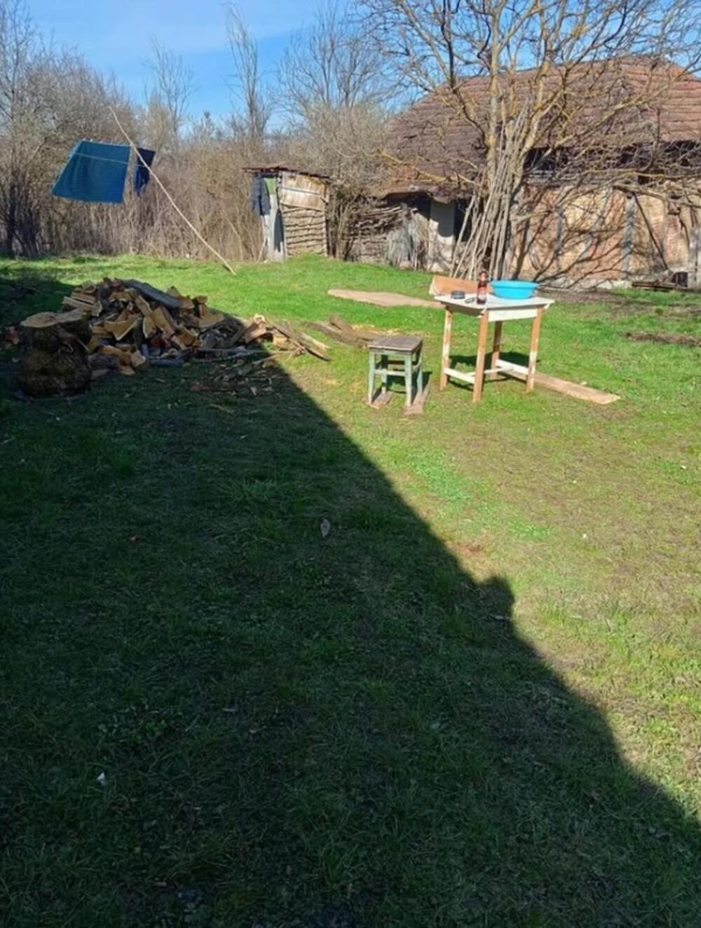 Kuća, voćnjak i plodna njiva za manje od 20.000 evra: Vlasnik u Srbiji prodaje ogromno imanje u celini! (FOTO)