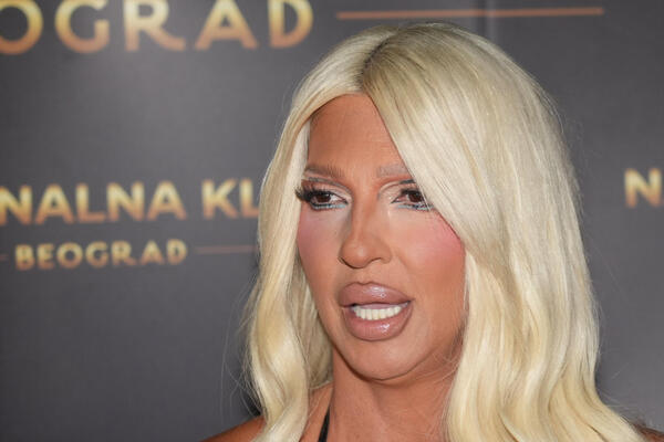 JELENA KARLEUŠA UŽIVO U EMISIJI ZAPRETILA OVOM POZNATOM ČOVEKU! Nakon njenih reči u studiju ZAVLADAO MUK! (VIDEO)