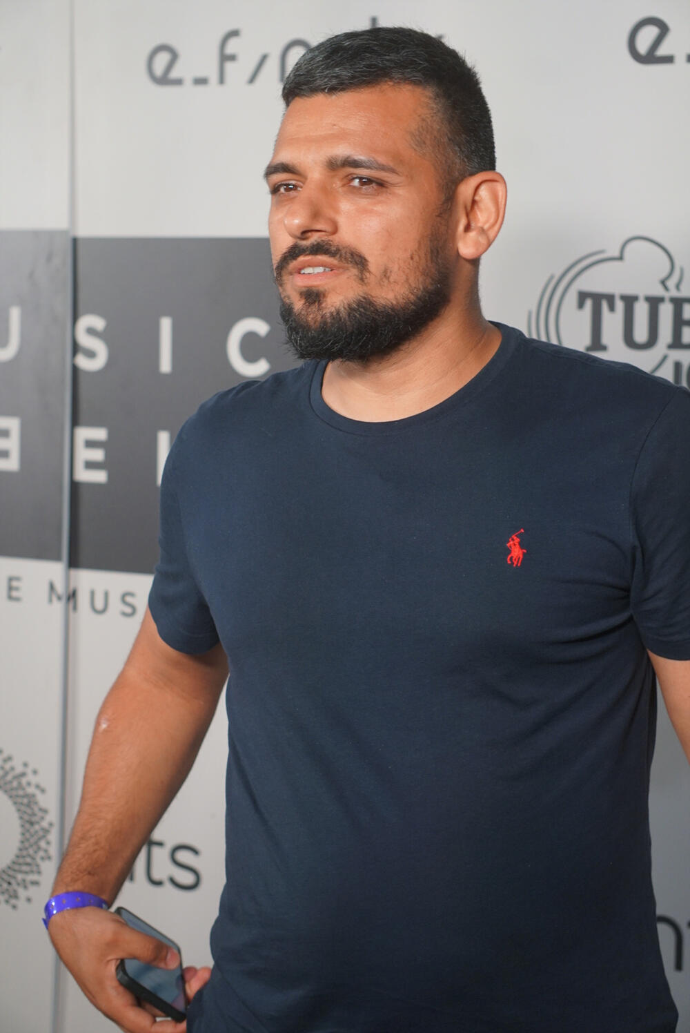 "ČEKAM DA GA BRAT PREVEZE IZ CRNE GORE" Oglasio se Bora Santana nakon očeve smrti