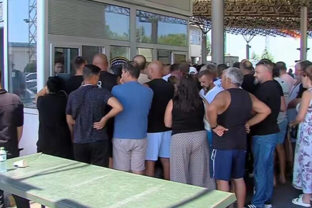 SRBI SATIMA ČEKAJU NA GRANICI, A ONDA IM UZMU I 300 EVRA! Novi sistem u Severnoj Makedoniji pravi pakao vozačima