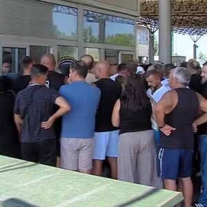 SRBI SATIMA ČEKAJU NA GRANICI, A ONDA IM UZMU I 300 EVRA! Novi sistem u Severnoj Makedoniji pravi pakao vozačima