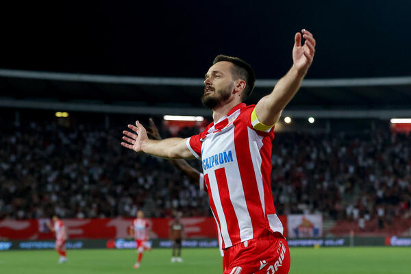 Kapitenski ples Ivanića i magične lopte Elšnika! Crvena zvezda na korak do Lige Evrope (Video/Foto)