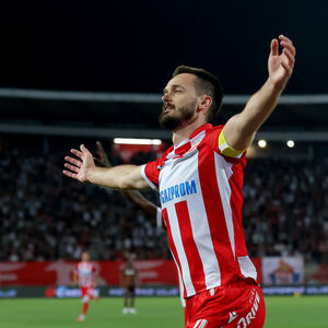 Kapitenski ples Ivanića i magične lopte Elšnika! Crvena zvezda na korak do Lige Evrope (Video/Foto)