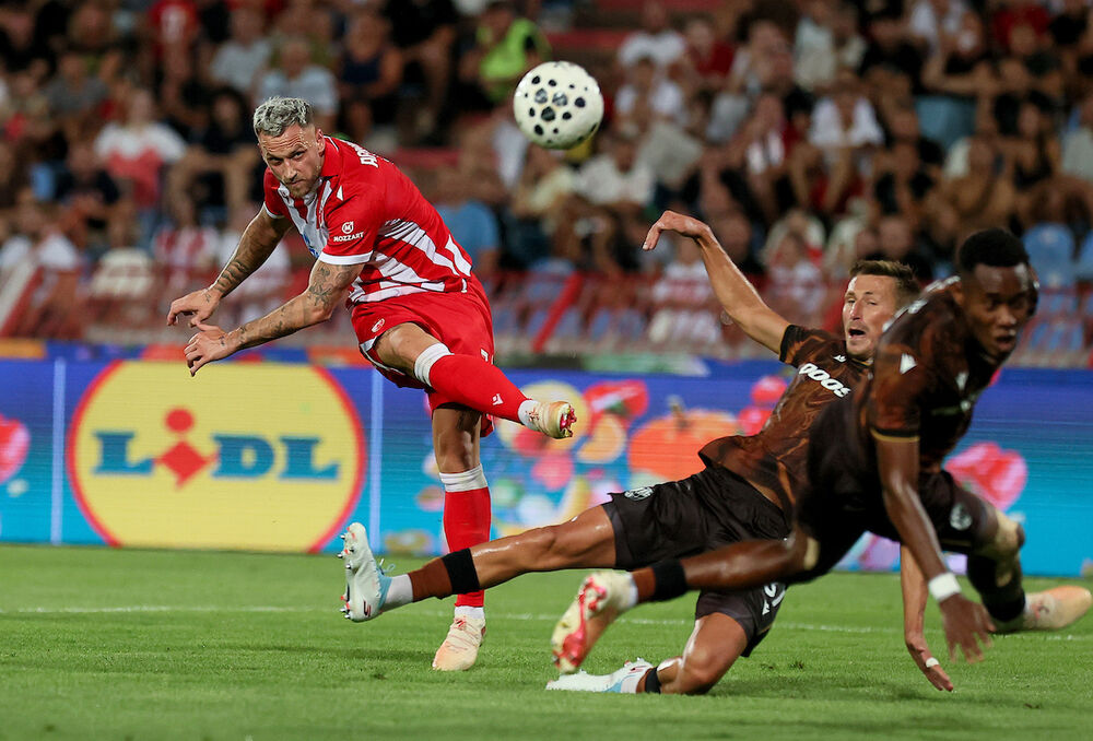 Detalj sa utakmice Crvene zvezde i Viktorije Plzenj u prvom meču plej-ofa za Ligu Evrope u sezoni 2026/27