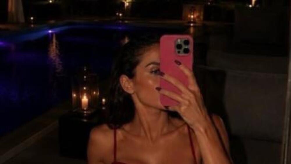 SVEŽE SLOBODNA SRPKINJA POKAZALA ŠTA RADI U MRAKU: Razvela se od MOĆNIKA pa okrenula NOVI LIST (FOTO)