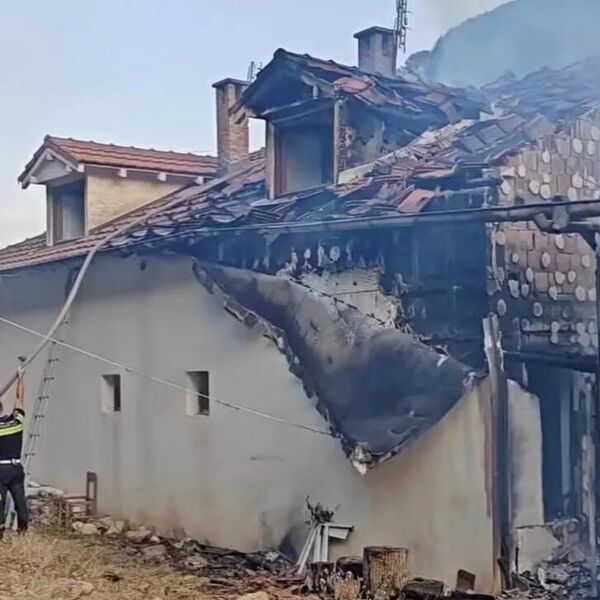 IZGORELA SRPSKA SVETINJA! Vatrena stihija progutala konak manastira o čijem ČUDU SA IKONIMA zna ceo svet! (VIDEO)