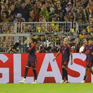 Bajern Minhen nokautirao Borusiju Dortmund u njenom domu i odbranio trofej Superkupa Nemačke (Foto)