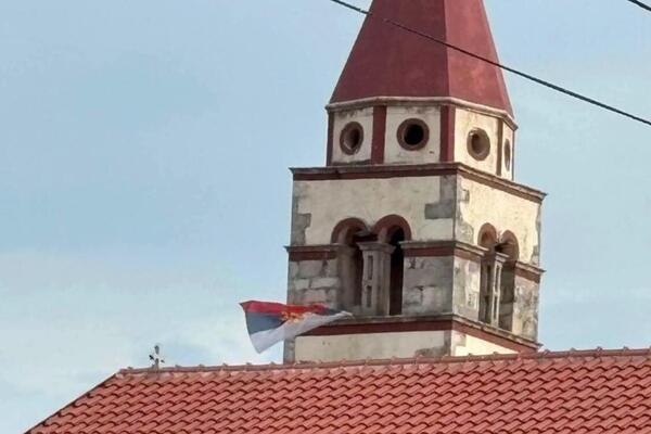 HRVATI SE UZBUDILI ZBOG SRPSKE TROBOJKE NA CRKVI I ZVALI POLICIJU: Ovaj put NIKO NE SME SKIDATI ZASTAVU, evo zašto!