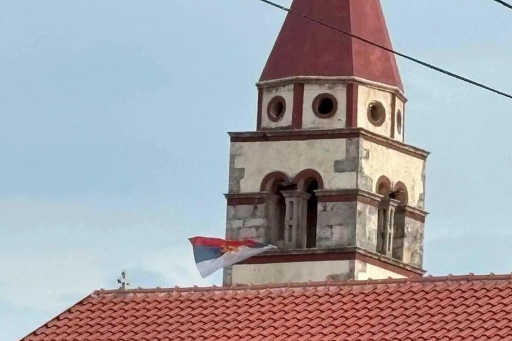 HRVATI SE UZBUDILI ZBOG SRPSKE TROBOJKE NA CRKVI I ZVALI POLICIJU: Ovaj put NIKO NE SME SKIDATI ZASTAVU, evo zašto!