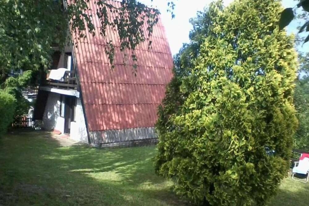 Prodaje se vikendica i 13 ari placa za 25.000 evra: Veliko dvorište, a u pozadini se vidi prelepa srpska planina!