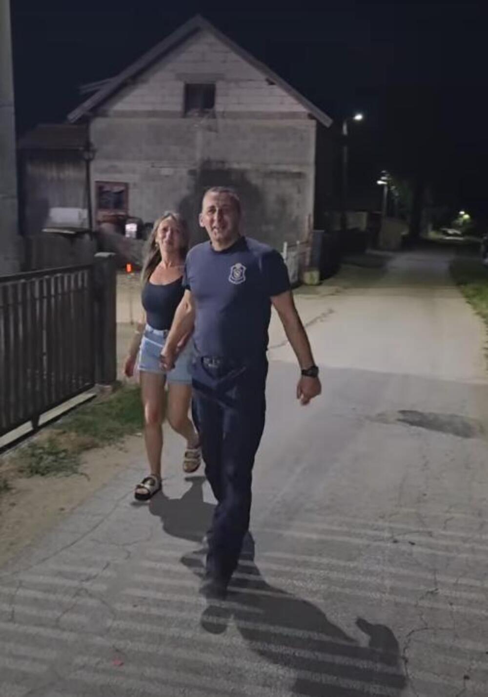 VRATIO SE IZ UŽARENOG PAKLA, A ONDA SU USLEDILE SUZE: Meštani Volujca dočekali svog heroja, prizor rasplakao Srbiju